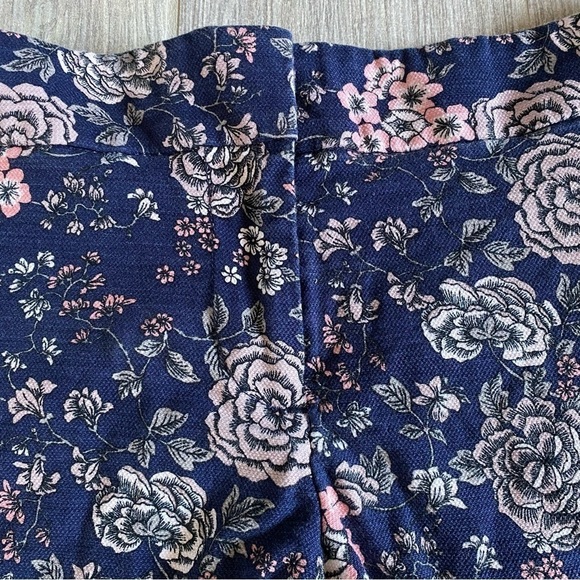 𝅺ann Taylor LOFT Riviera Short Navy and Pink Floral Size 0 - Picture 9 of 9